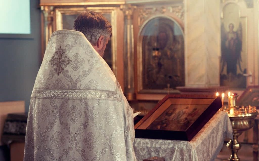 A Lição do Padre no Calor do Sertão